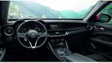 Das Cockpit gleicht dem des Technik-Bruders Giulia, wie ein Ei dem anderen