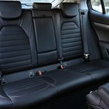 Im Fond wird es ab 1,90 Meter Körpergröße eng