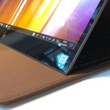 Der Präsentations-Modus verbirgt die Tastatur, das Gerät lässt sich aber immer noch per Maus oder Finger bedienen. So kann man etwa Fotos zeigen, aber auch einen Film anschauen.