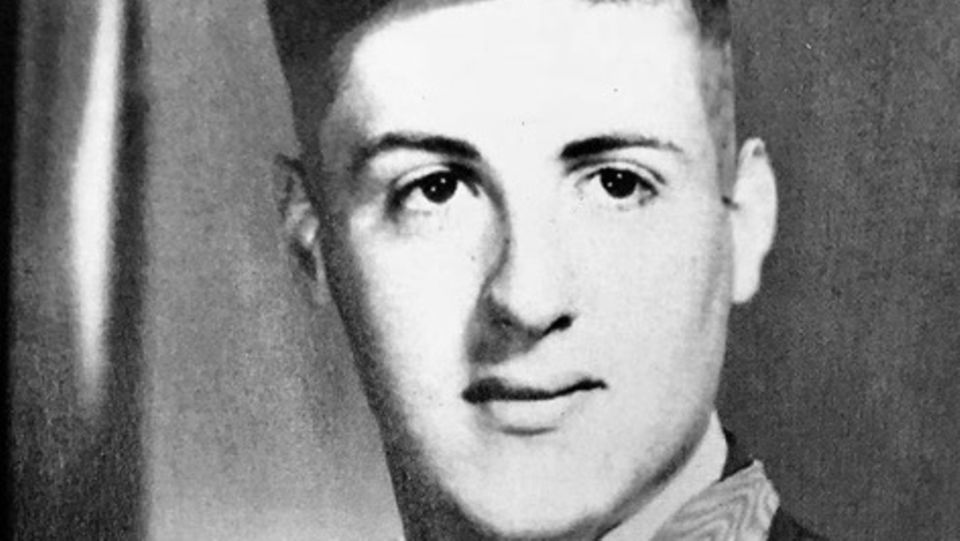 Berühmter Action-Darsteller: Erkennen Sie diesen Hollywoodstar als jungen Soldaten? Berühmter Action-Darsteller: Erkennen Sie diesen Hollywoodstar als jungen Soldaten?