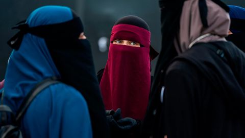 Die Kieler Universität verbietet das Verhüllen des Gesichts etwa mit einer Nikab, wie sie manche Musliminnen tragen.