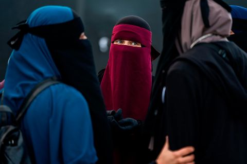 Die Kieler Universität verbietet das Verhüllen des Gesichts etwa mit einer Nikab, wie sie manche Musliminnen tragen.