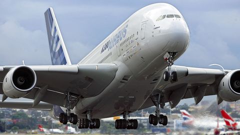 Ein Airbus A380 beim Start