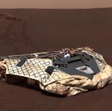 Am 24. Tag seines Mars-Aufenthalts machte der Rover die Aufnahme der Challenger Memorial Station. Eine der wenigen Gedenkstätten, die nicht auf der Erde liegen. Ex-Präsident Barack Obama rief die an der Mission Beteiligten auf, statt zu trauern stolz auf das Erreichte zu sein.