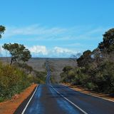 Nach Tasmanien und Melville ist Kangaroo Island die drittgrößte Insel Australiens. Für einen Besuch sollte man mindestens zwei Tage mit Übernachtungen einplanen, denn die Straße vom Cape Willoughby im Osten bis zum Cape du Couedic misst 160 Kilometer