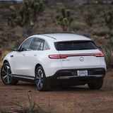 Der Ton zwischen den asiatischen Produzenten der begehrten Akkuzellen und den Autobauern wird rauer