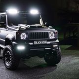 Die gewaltigen Reifen heben den Jimny in die Höhe.