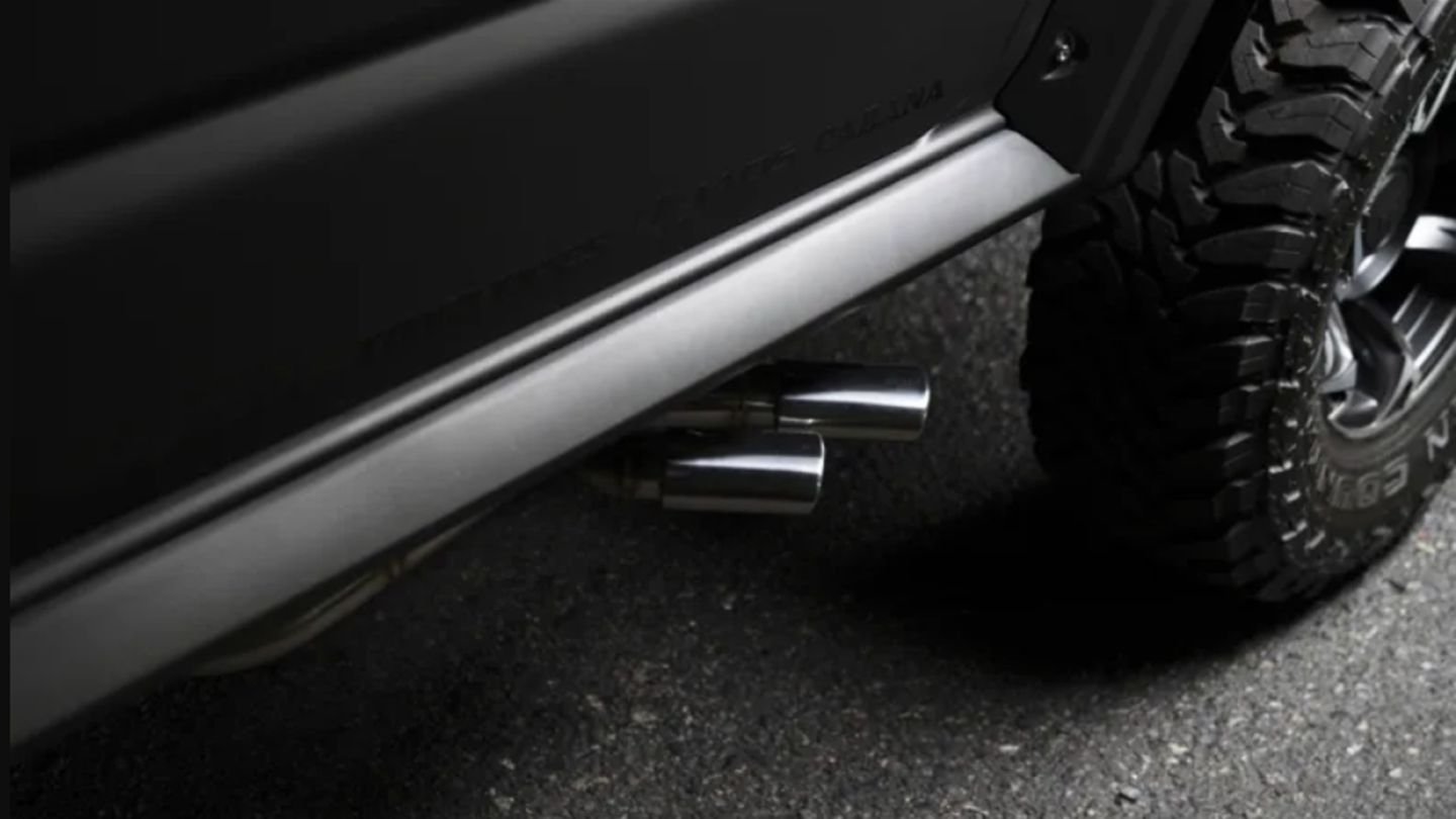Viel Auspuff für wenig Motor.
