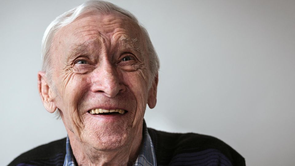 Oskar Brütting, 76, ehemaliger Bäcker, hat "Probleme mit den Haxen und dem Herz". Sein Einzelzimmer ist ihm wichtig: "Ich genieße es, wenn ich meine Ruhe habe."