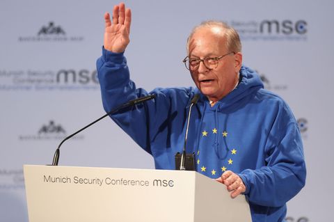 Wolfgang Ischinger habe das Oberteil von einem Familienmitglied "zu Weihnachten geschenkt" bekommen