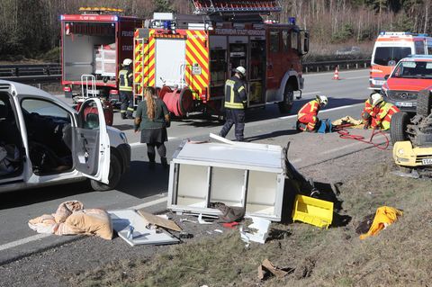 In diesen Unfall auf der A9 war ein Auto der Rettungshundestaffel Ostthüringen des ASB verwickelt 