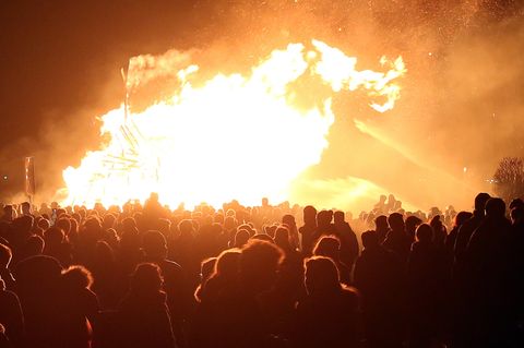 In Norderstedt bei Hamburg soll nun die Anzahl der Osterfeuer deutlich eingeschränkt werden, fordern die Grünen