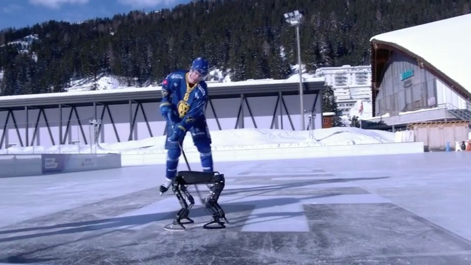 Entwicklung aus der Schweiz: Erste "Gehversuche": Roboter lernt Schlittschuhlaufen Entwicklung aus der Schweiz: Erste "Gehversuche": Roboter lernt Schlittschuhlaufen