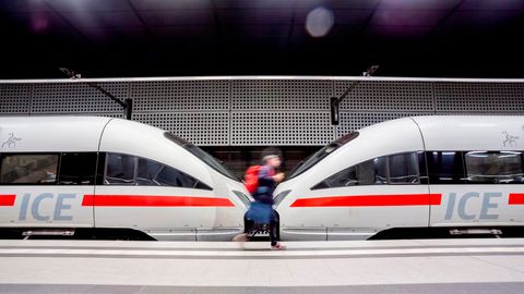 Die Informationstafel der Deutschen Bahn zeigt Verspätungen an: 2018 musste das Unternehmen 2,7 Millionen Kunden wegen Unregelmäßigkeiten entschädigen, 900 000 mehr als im Vorjahr.