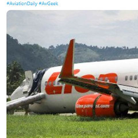 Die Boeing 737-800 von Lion Air auf dem, Supadio Airport von Pontianak