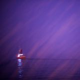 Großer Fischereihafen in Myre auf den Vesterolen (Norwegen). Am frühen Morgen laufen die Fischerboote aus. Die Jagd auf den Skrei, den Kabeljau, beginnt. 