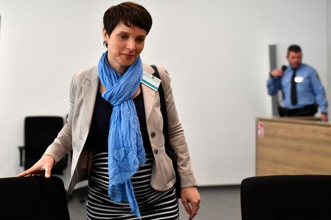 Frauke Petry wurde von ihrem Ehemann Marcus Pretzell in den Gerichtssaal begleitet