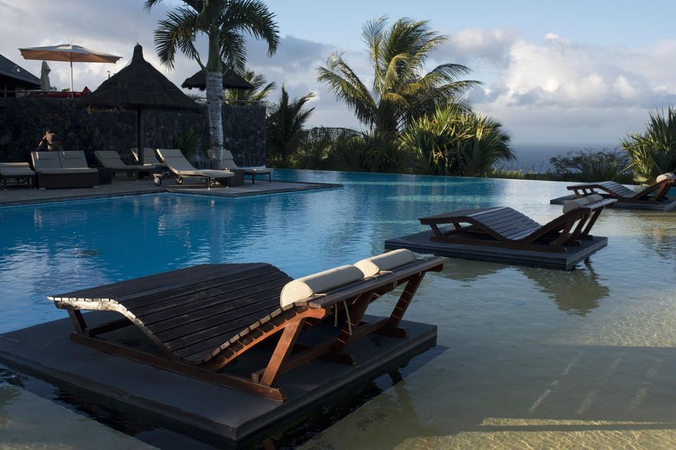 Inselparadies im Indischen Ozean: Über der Bucht von Grand Anse: das Fünf-Sterne-Luxushotel Hotel Palm Hotel & Spa Über der Bucht von Grand Anse: das Fünf-Sterne-Luxushotel Hotel Palm Hotel & Spa