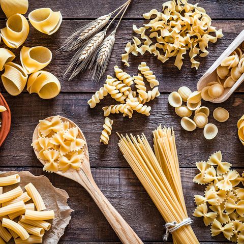 Museo della Pasta  Bereits Federico Fellini sagte, dass das Leben eine Kombination aus Pasta und Magie sei. Pasta-Liebhaber werden dem zustimmen und sie sind auch genau die richtigen, dem Pasta-Museum in der Nähe von Parma einen Besuch abzustatten. Es befindet sich im gleichen Komplex wie das Tomatenmuseum und zeigt die Reise vom Getreidekorn bis hin zum Einsatz in der Gastronomie.  Adresse: Ingresso in Strada Giarola 11, 43044 Collecchio  Öffnungszeiten: Samstag und Sonntag 10-18 Uhr 
