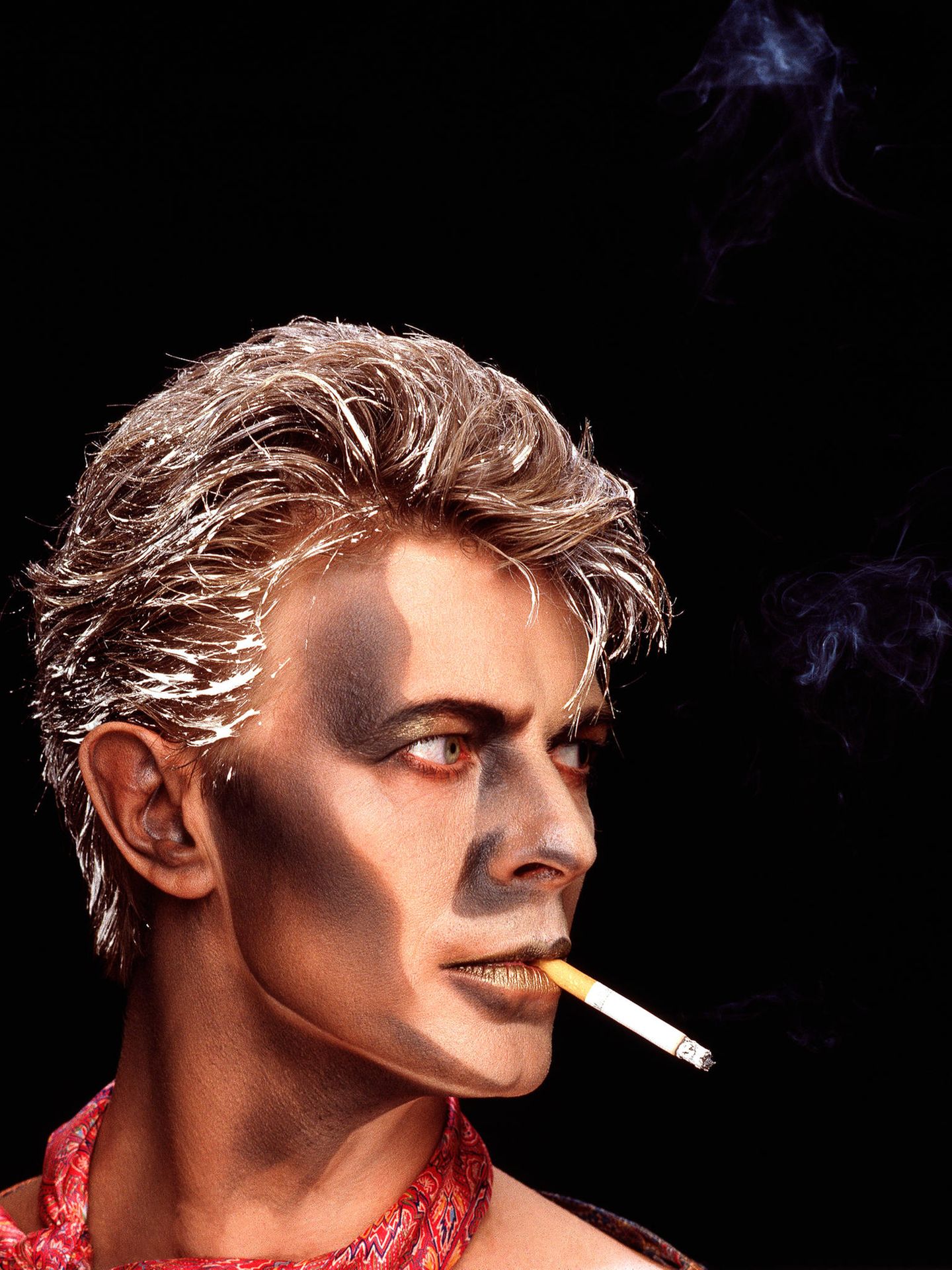 David Bowie Im Laufe seiner fast 50-jährigen Karriere hat sich David Bowie immer wieder neu erfunden und inszeniert. So ist es nur folgerichtig, dass man bei Gormans Bild zweimal hingucken muss, um festzustellen, ob es sich um eine Zeichnung oder eine Fotografie handelt. Bowie war einfach nicht zu greifen.