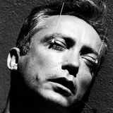 Udo Kier gehört zu den wenigen Deutschen, die es in Hollywood geschafft haben. Es waren vor allem die unkonventionellen Typen, die er spielte. Kein Wunder, dass auch das Fotoshooting mit Greg Gorman 1993 etwas anders war als üblich.