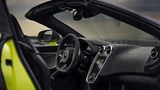 Der McLaren 600LT Spider kommt aufgrund des Carbon-Moncoques ohne zusätzliche Verstrebungen aus