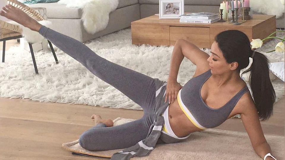 Photoshop-Panne: In diesem Bild von Verona Pooth fehlt ein kleiner, aber wichtiger Körperteil