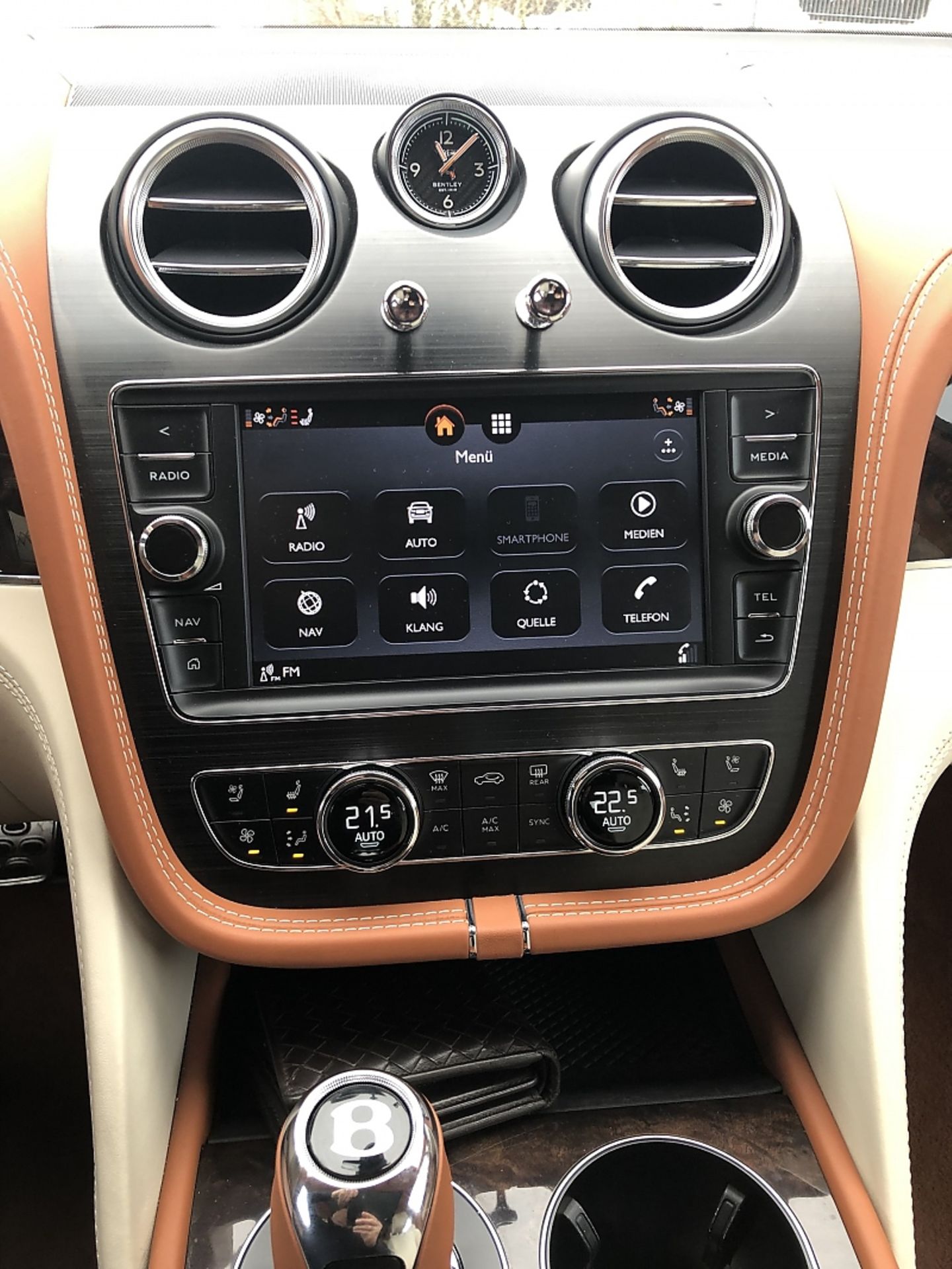 Auch die Mittelkonsole des Bentley Bentayga V8 könnte moderner sein