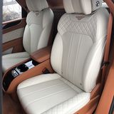 Bentley Bentayga V8 - sehr bequeme Einzelsitze im Fond