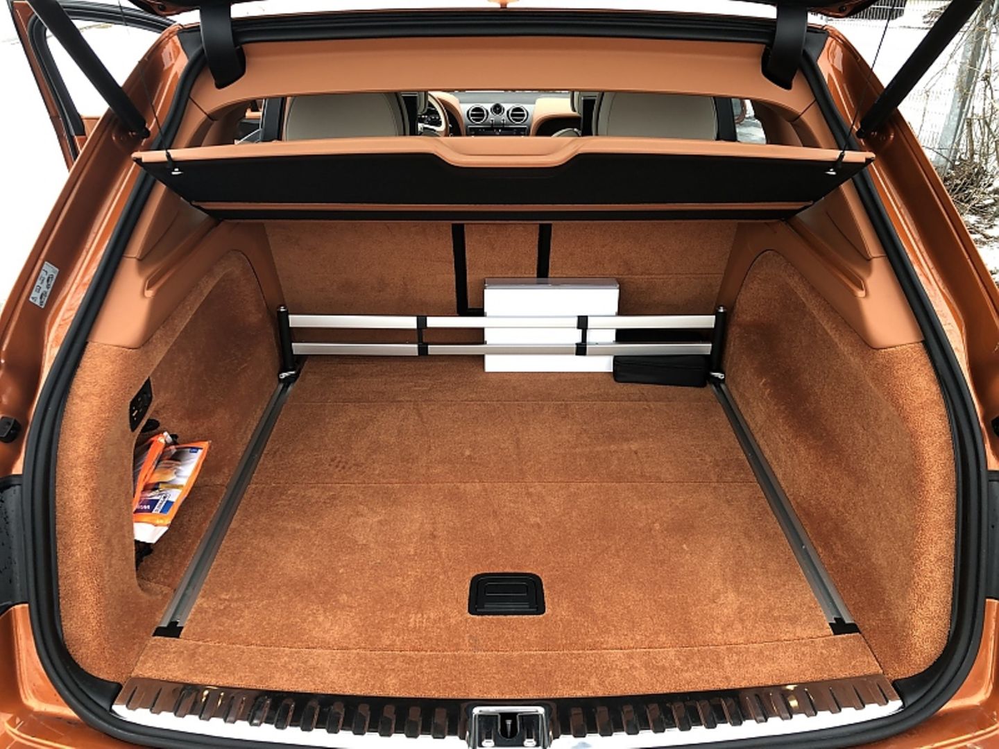 Bentley Bentayga V8 - edler Laderaum