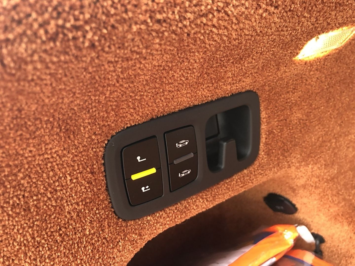 Bentley Bentayga V8 - fährt auf Knopfdruck nach unten