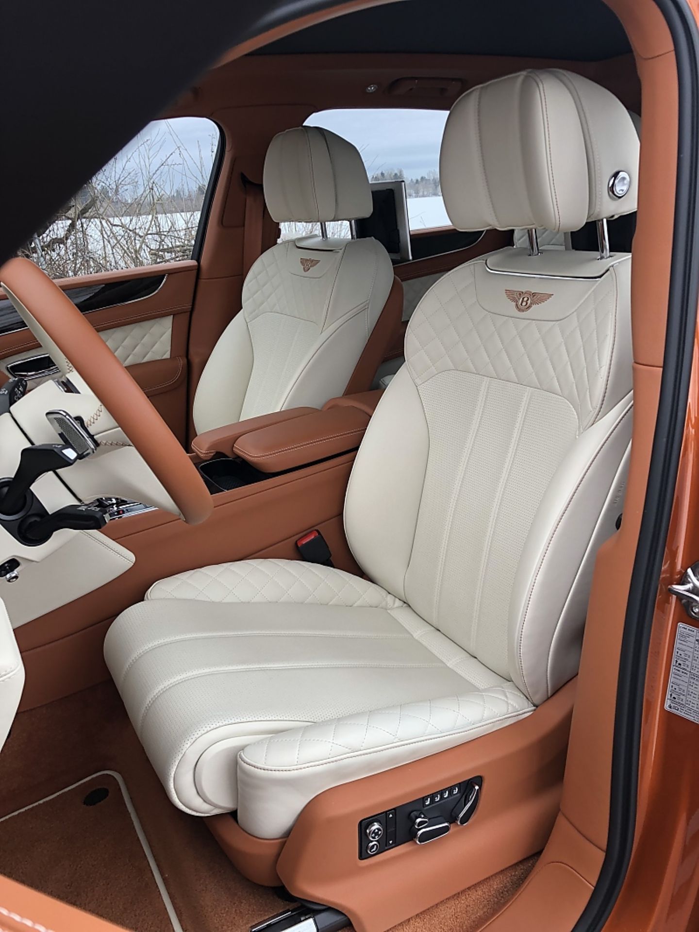 Bentley Bentayga V8 - exzellente Sitze vorn - mit manuellen Kopfstützen