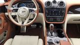 Das Cockpit des Bentley Bentayga V8