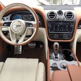 Das Cockpit des Bentley Bentayga V8