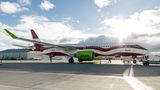 Zur Flotte der in Riga beheimateten Air Baltic gehören inzwischen 14 moderne Jets vom Typ Airbus A220-300. Zum 100. Geburtstag Lettlands hat ein Exemplar eine Sonderlackierung erhalten.