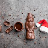 Schokolade von Weihnachten und Ostern  Sie stehen oft viel zu lange im Regal, Weihnachtsmänner und Hasen aus Schokolade. Was damit tun? Sie eignen sich hervorragend, zum Backen oder zur Zubereitung einer heißen Schokolade.