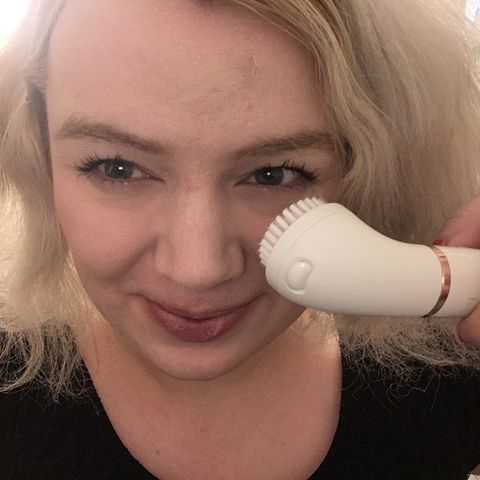 Herrje, mit Gerät hantieren und dabei ein Selfie machen ist nicht mal so einfach.