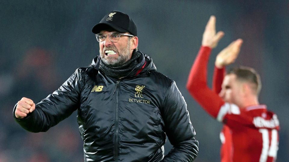 Premier League: Zähne zeigen: Wie schon in der Bundesliga feiert Klopp die Erfolge seines Klubs mit großen Gesten – nicht immer cool, wie er selbst zugibt Zähne zeigen: Wie schon in der Bundesliga feiert Klopp die Erfolge seines Klubs mit großen Gesten – nicht immer cool, wie er selbst zugibt
