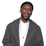 Bester Nebendarsteller  • Mahershala Ali / "Green Book"  • Adam Driver / "BlacKkKlansman"  • Sam Elliott / "A Star Is Born"  • Richard E. Grant / "Can You Ever Forgive Me?"  • Sam Rockwell / "Vice"  Mahershala Ali ist der Mann der Stunde: Oscar 2017 für "Moonlight", dann "True Detective", jetzt "Green Book", der beweist, wie leichtfüßig ein Drama über Rassismus sein kann. Wir setzen auf ihn, auch wenn er den kalten Atem von Elliott und Grant im Nacken spürt.