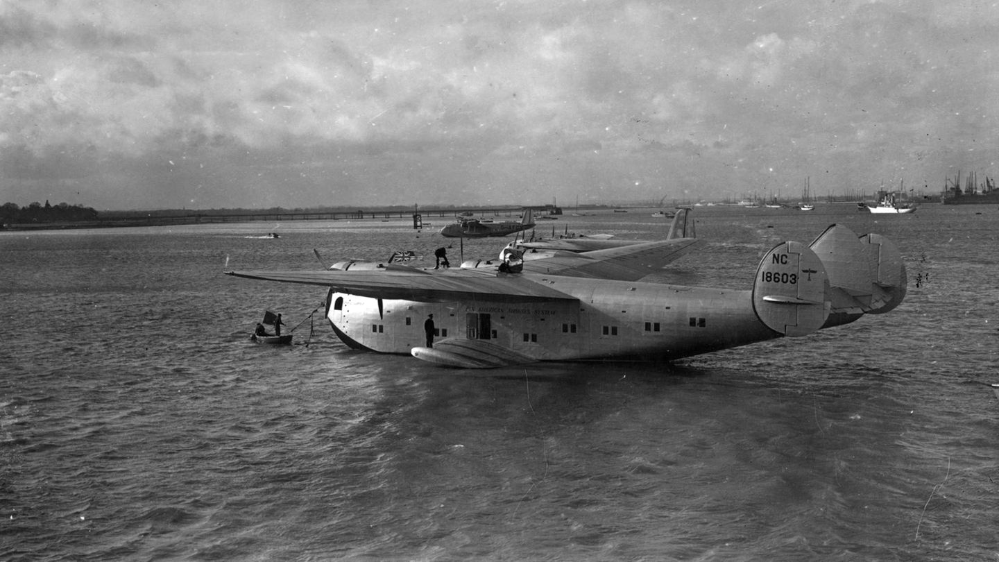 Ein Flugboot benötigt keine befestigte Bahn. Nach dem Zweiten Weltkrieg gab es genügend Flugplätze mit Start- und Landebahnen.