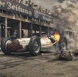 24. Juli 1938. Manfred von Brauchitsch wird aus seinem brennenden Wagen gezerrt.