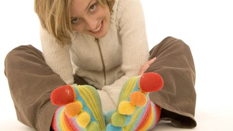 Warme Socken können gegen kalte Füße helfen.