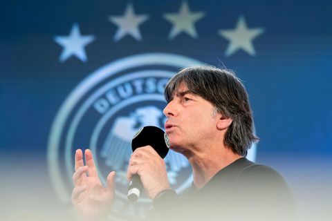 DFB-Trainer Joachim Löw kritisiert "ständige Rudelbildung, Schwalben, Simulanten"