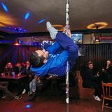 Sascha, der Pole-Dancer: "Fitnessstudio kann ich mir sparen, ich trainiere an der Stange. Bin der, der immer für gute Stimmung sorgt"