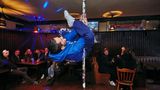Sascha, der Pole-Dancer: "Fitnessstudio kann ich mir sparen, ich trainiere an der Stange. Bin der, der immer für gute Stimmung sorgt"