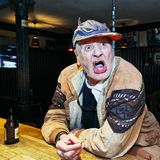 Ricardo, der Fuchs: "Wie alt denkste bin ich? 74? Nee, versuch noch mal. 69? Da ziehste noch mal fünf von ab, Mädchen!"