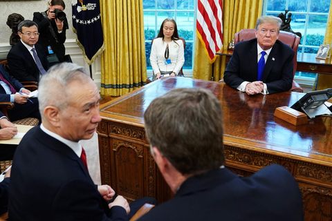 Chinas Chefunterhändler Liu He, US-Handelsberater Robert Lighthizer und US-Präsident Donald Trump
