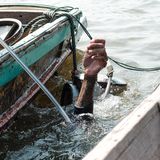 Prayat Seangthong hat sich an der Ankerleine zurück nach oben gezogen