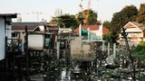 Rücksicht auf Traditionen? Nicht in Bangkok. Die ersten Pfahlbauten der Flusstaucher wurden abgerissen. Wo ihre Siedlung steht, soll eine Uferpromenade gebaut werden.