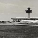 Ebenfalls 1970 wird der Dulles Airport bei Washington DC in die Flugpläne der beiden Fluggesellschaften aufgenommen. Die Linienflüge zum Wunschziel JFK-Airport folgen erst ein Jahr später. Erst nach langen Verhandlungen erteilt die Stadt ihre Genehmigung. Andere Staaten verweigern der Concorde den Überflug